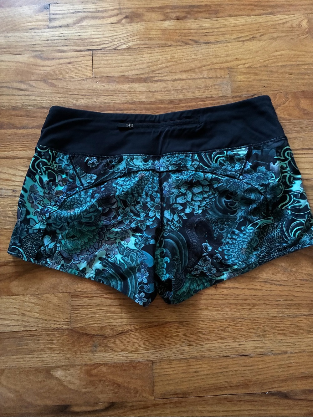 Lululemon Athletica Run Times Short Size 8 - Picture 4 of 6